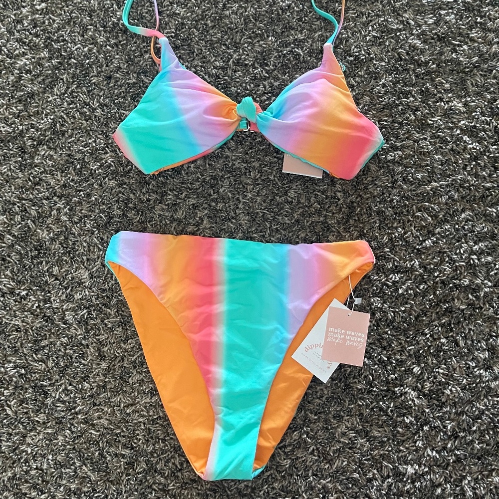 Dippin’ Daisy’s Zen top & Seashore bottoms in Aura